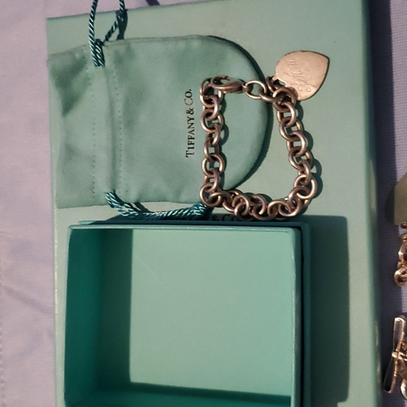 Tiffany & Co Bracelet with a heart shaped charm - Picture 11 of 16